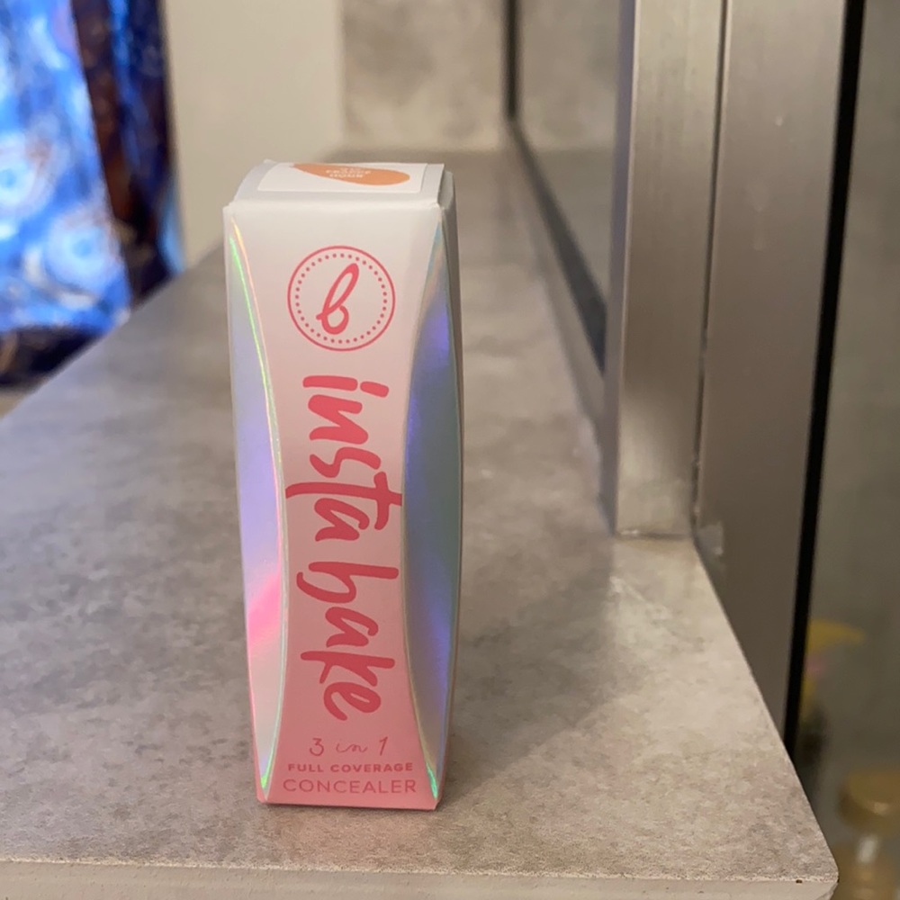 Brand new Insta bake concealer